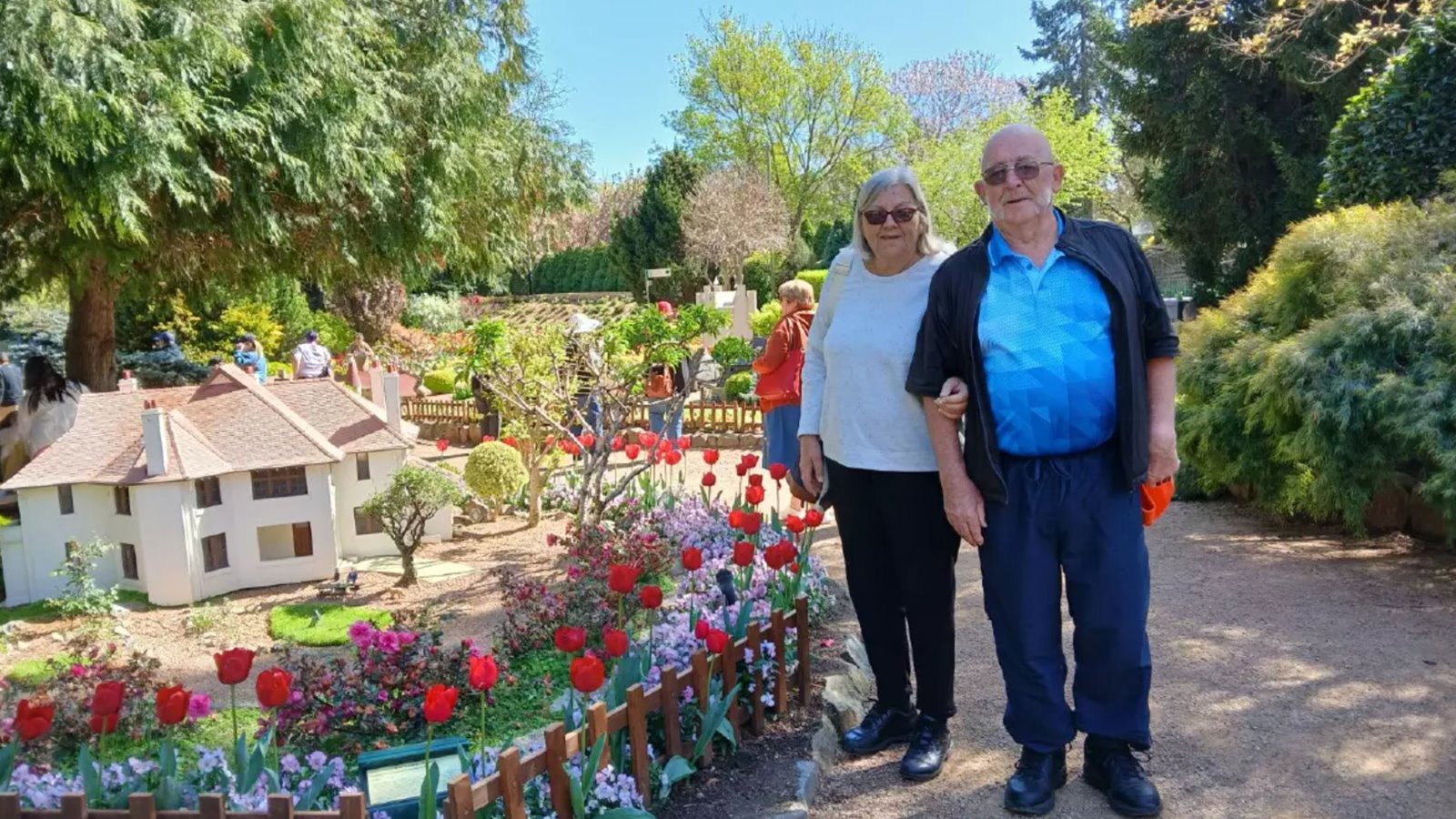 Hearing Australia client, 73-year-old Daryl from the NSW Hunter region with his wife